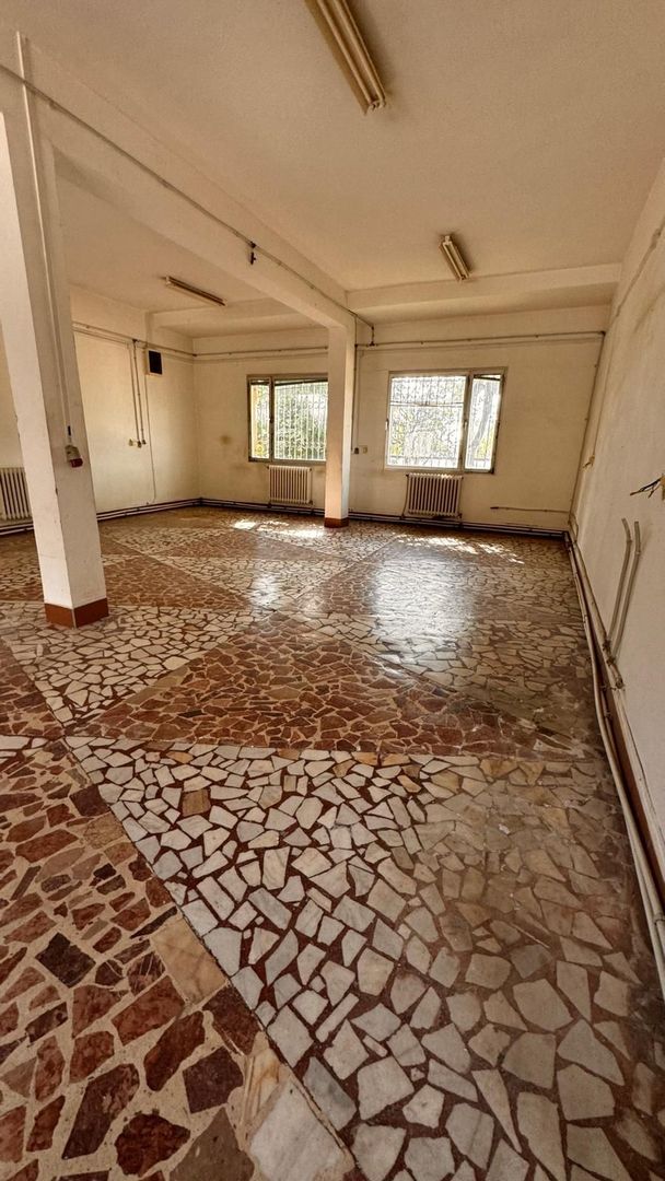 Complex de clădiri administrative – Livada, 310.000 E. Comision 0. - Poză 11