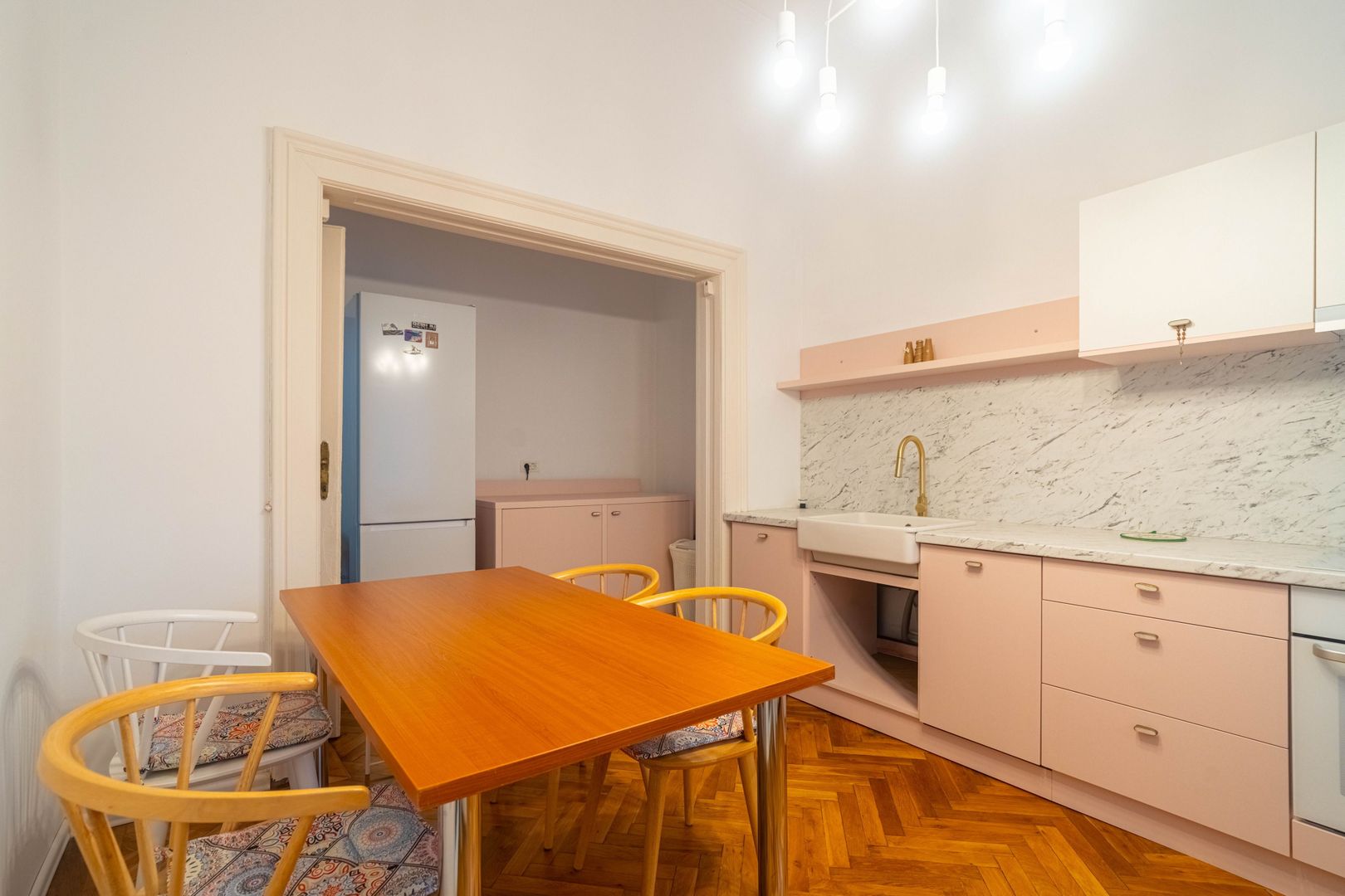 Închiriere apartament ultracentral cu parcare privată | 97 mp, - Poză 2