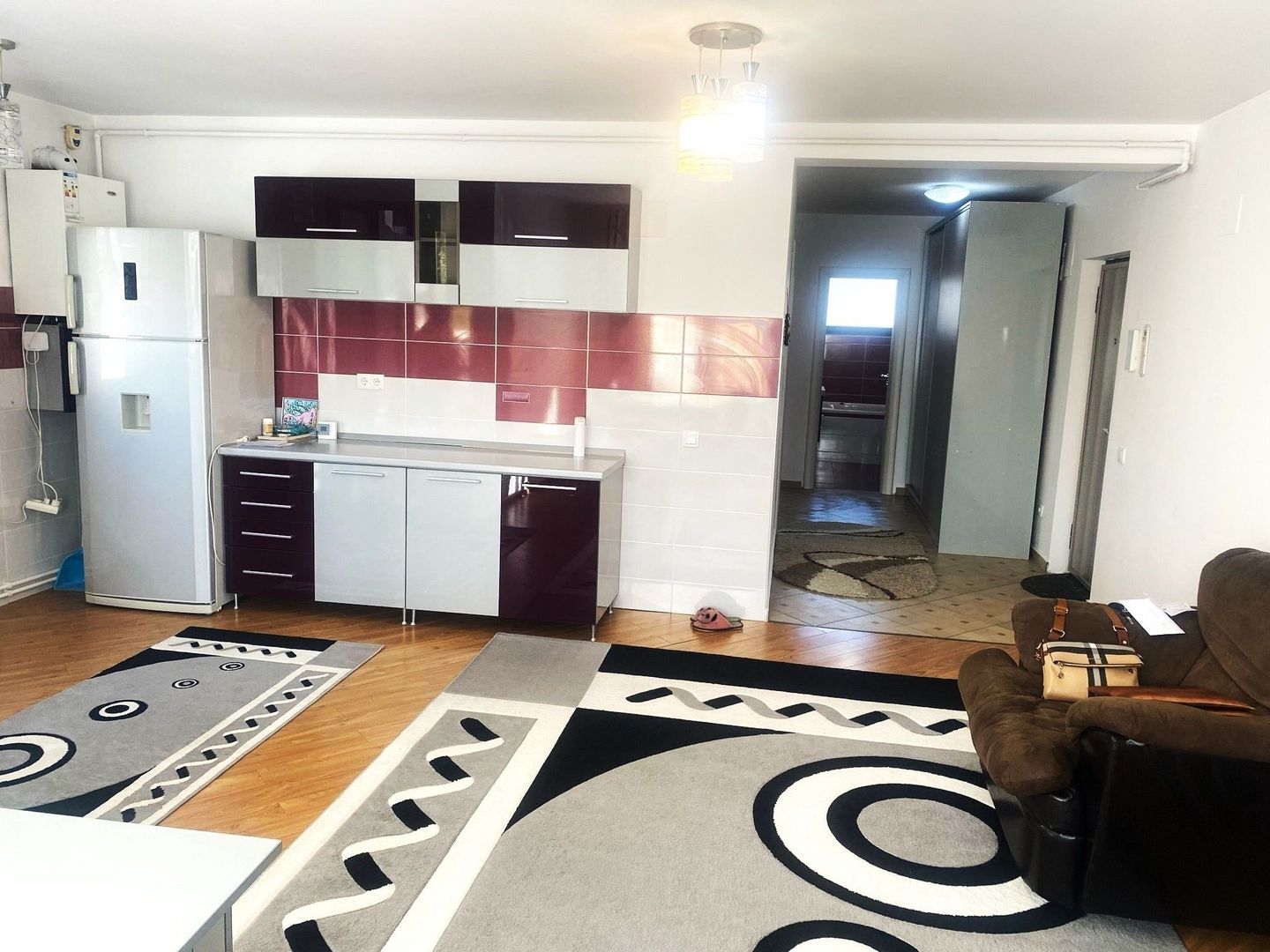 Apartament 3 camere Tractorul - Poză 1