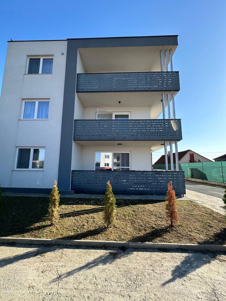 Vând apartament cu trei camere - Poză 7