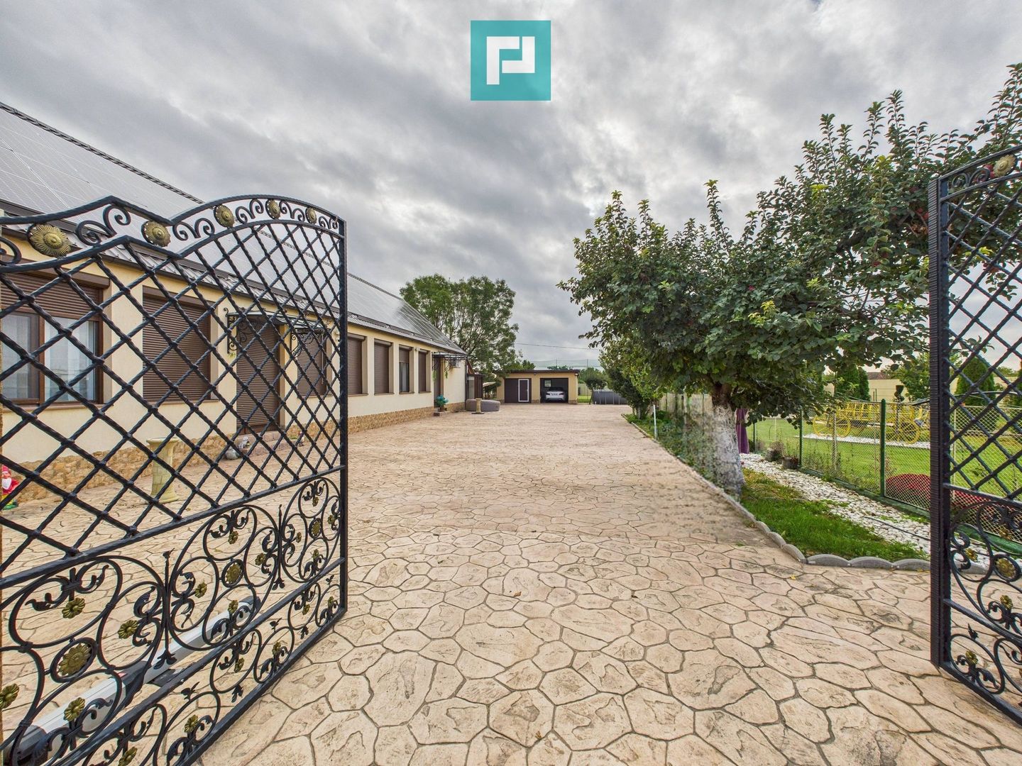 Casă exclusivistă cu 4 camere, în Secusigiu, Arad - Poză 2