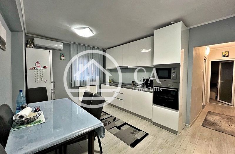 Apartament de vânzare cu 3 camere în zona Rogerius, Oradea - Poză 2
