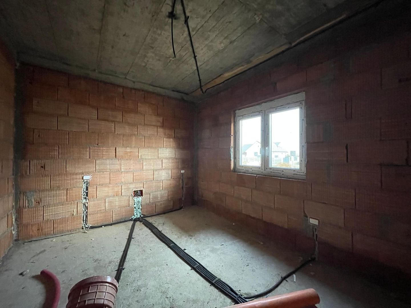 Duplex unit prin cam. tehnica - pe parter - 4 camere - Mosnita Noua - Poză 5