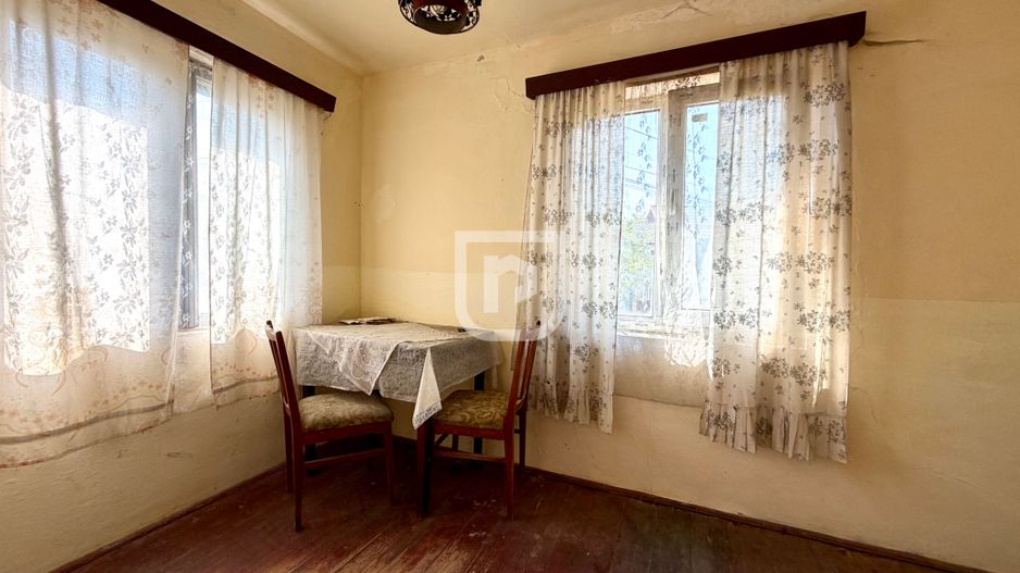 Casa cu 500mp teren, pozitie buna, centrala, utilitati - Poză 5