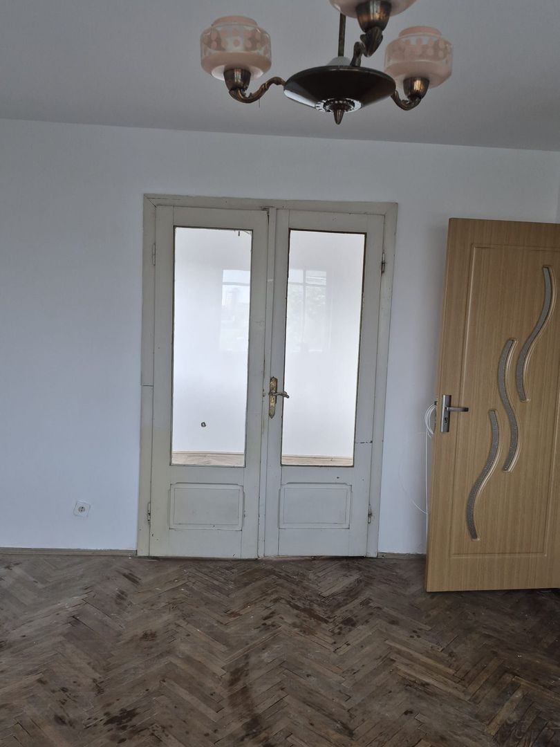 apartament 3 camere zona Crihala, etaj 4 - Poză 2