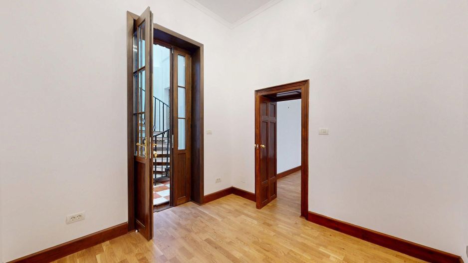 Casă cu șarm istoric lângă Cișmigiu – 6 camere, atrium natural, cramă - Poză 27