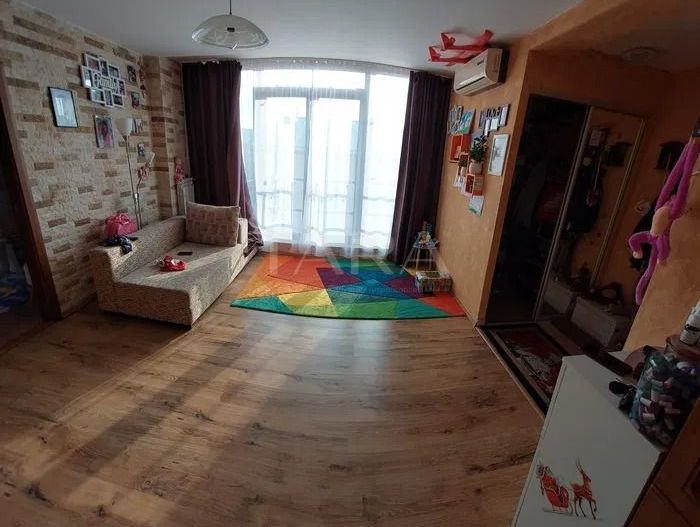 De vanzare apartamnet 3 camere in Dambul Rotund. - Poză 3