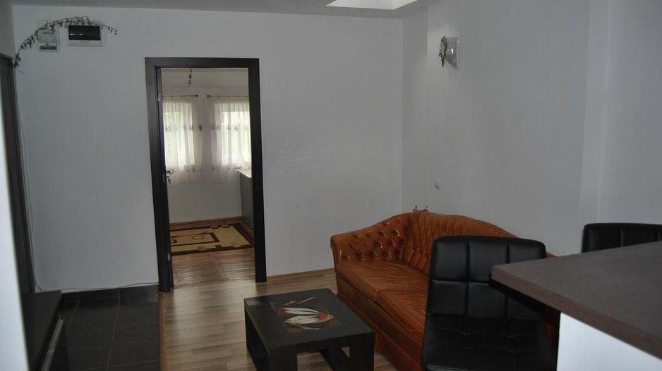 2 camere| DOROBANTI-RADU BELLER - Poză 2