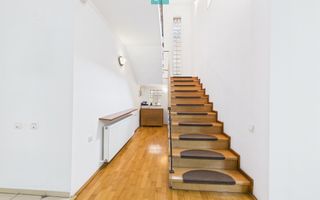 Casă spațioasă în Popești-Leordeni - Poză 2