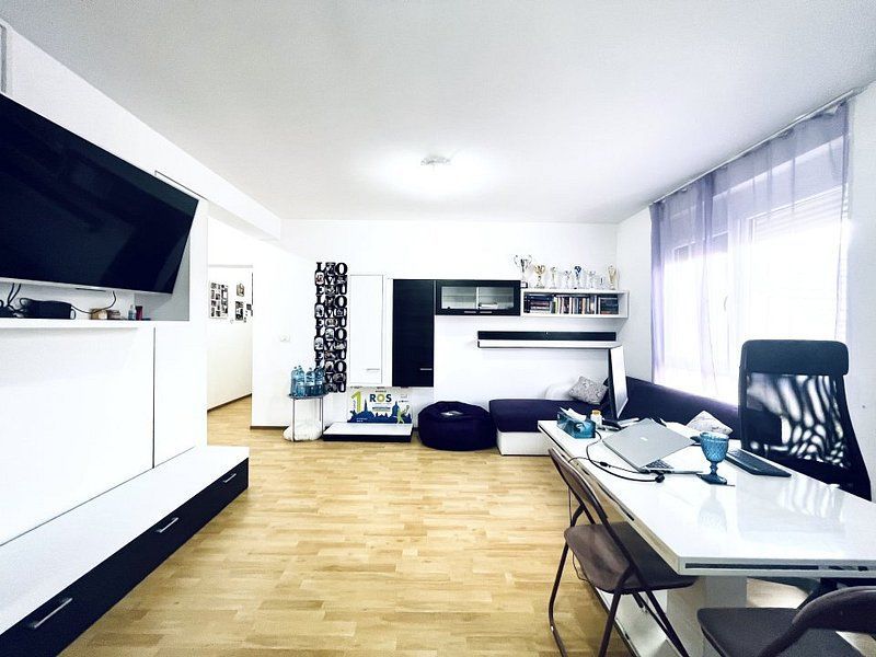 Apartament cu 3 camere, et 1, loc de parcare și spațiu de agrement, zona Lipovei - Poză 2