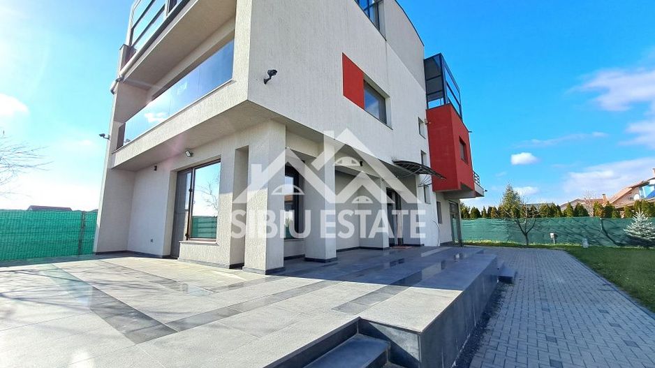 Casa cu 4 garaje, terase panoramice, teren mare - Poză 7