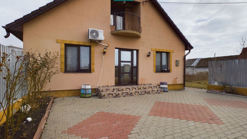 Casă cu 5 camere în Nădlac - Poză 1