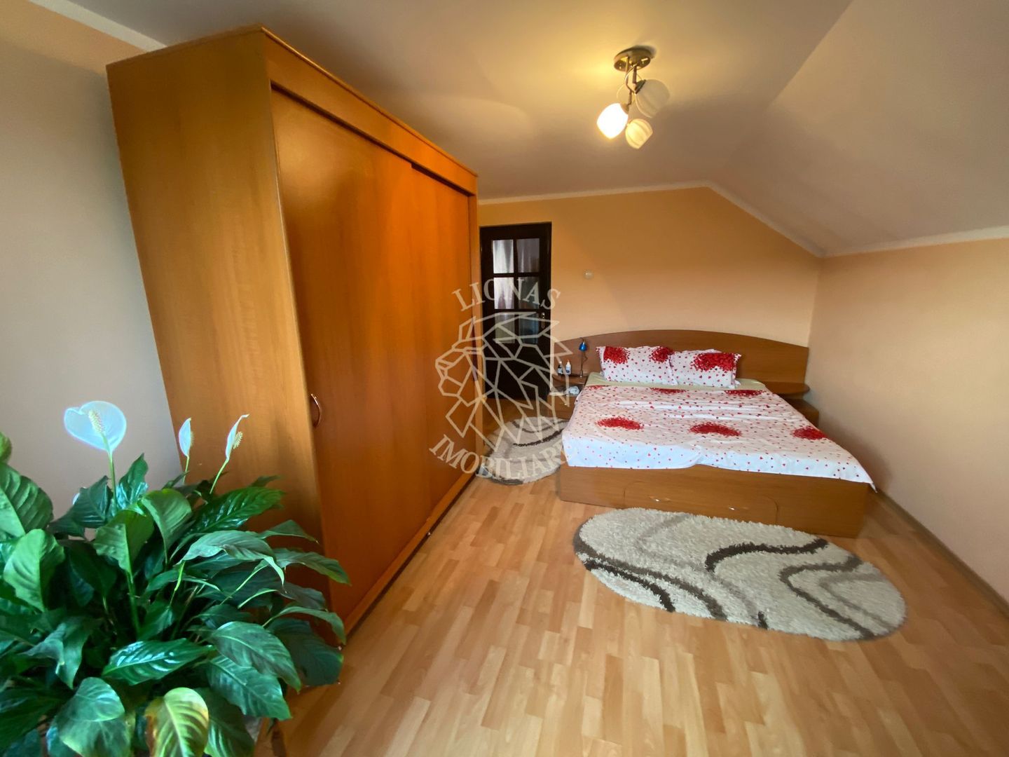 Casa 210 mp-garaj-curte amenajata-panouri solare-Ghinda - Poză 3