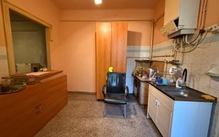 Apartament spatios cu 3 camere in zona Centrala - Poză 8