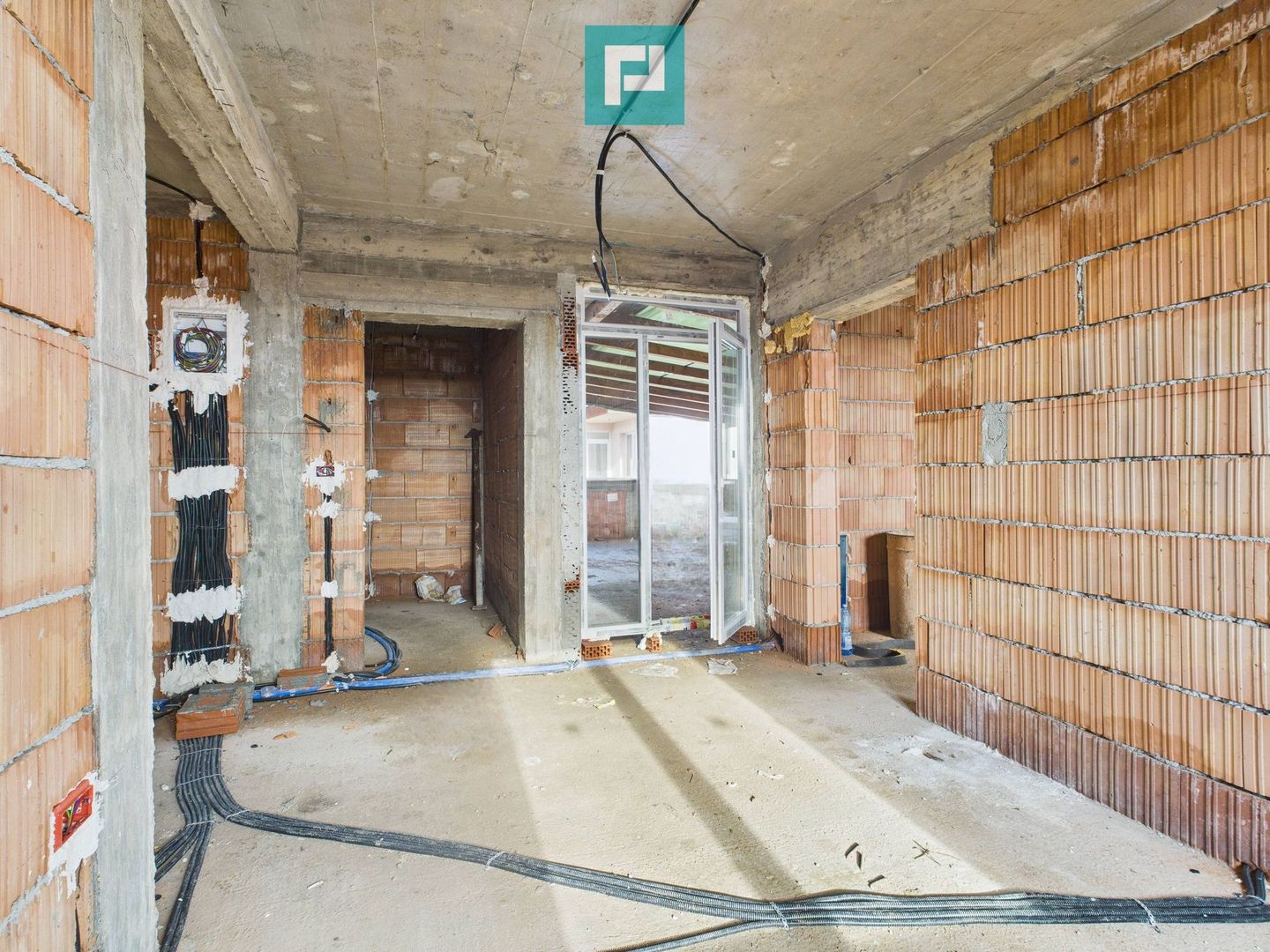 Penthouse cu terasă generoasă, în centrul Chișodei - Poză 4