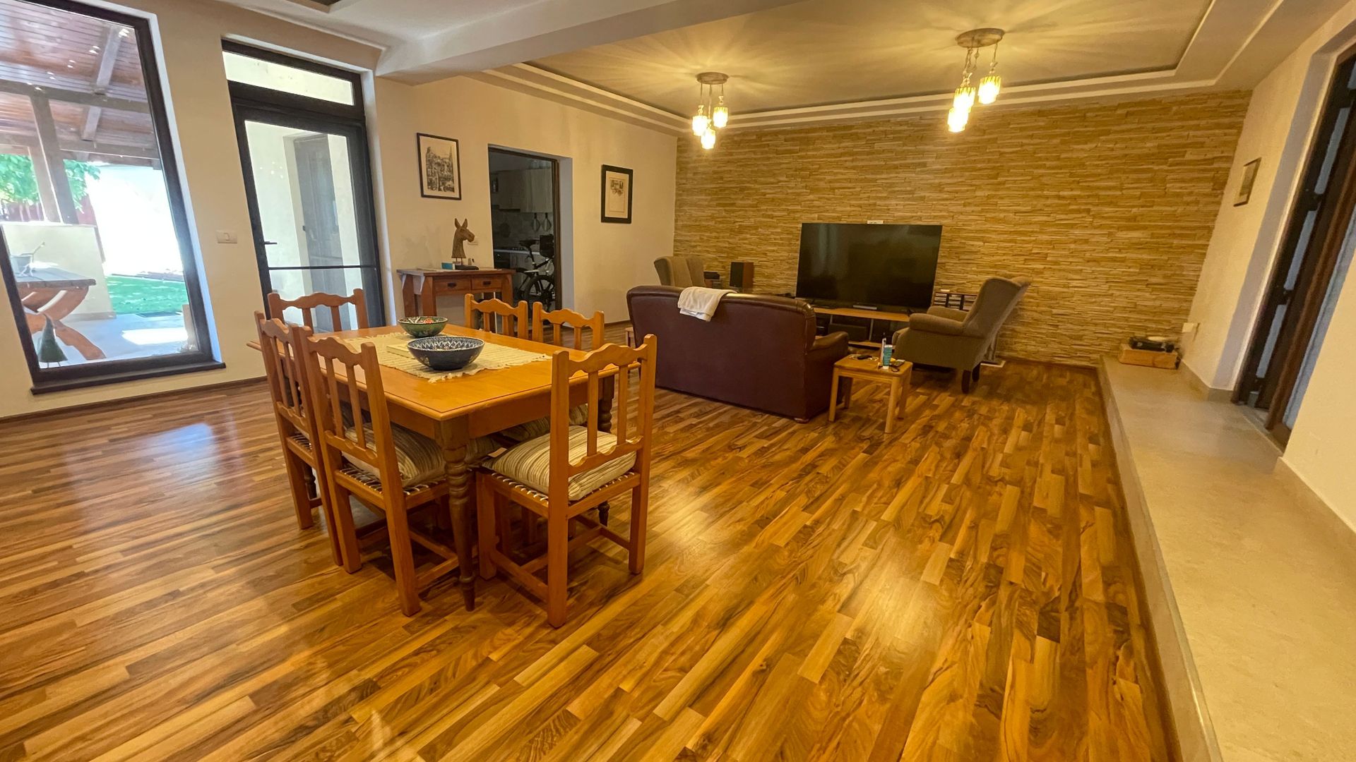 Casa spatioasa de inchiriat -ideala pentru o familie - Poză 8
