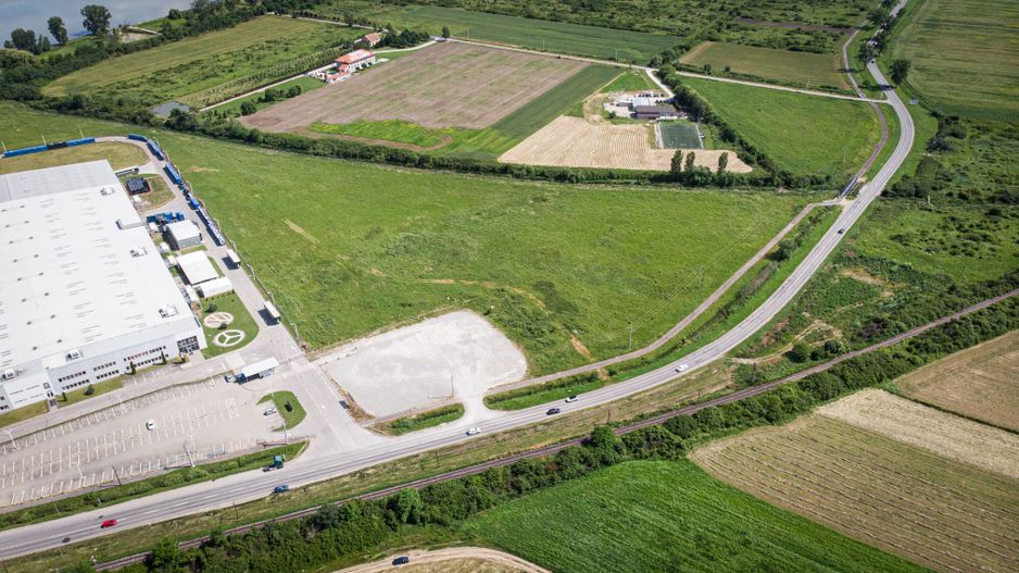 Teren 16,200mp lângă Hanul Moara cu Noroc Ineu - Poză 5