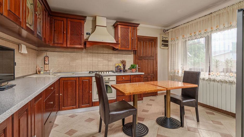 RAHOVA Salaj Vila 2007 S+P+1+M calitate superioara 370 mp - Poză 13