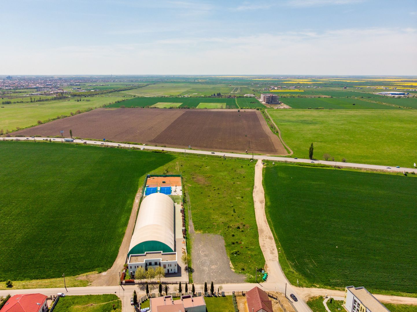 Teren de 10.000 mp amplasare avantajoasă - Poză 9