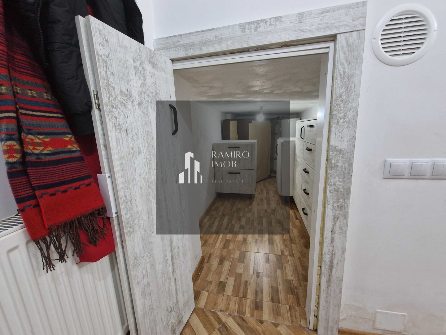 GARSONIERA 30MP, EROII REVOLUTIEI - Poză 10