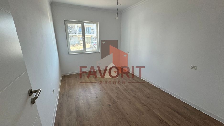 Bucatarie inchisa. 2 bai. Spatiu de depozitare in Pod. - Poză 13