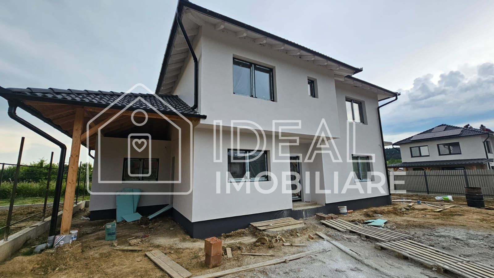 Casa Individuala cu 450 mp de curte si Carport, in Poplaca - Poză 1