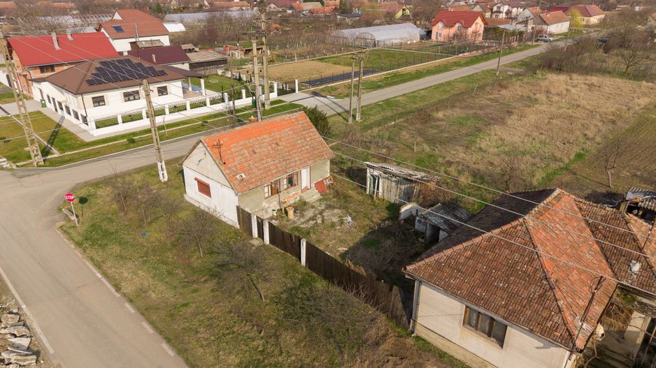 Teren 1.570 mp + casă din cărămidă–zonă liniștită - Poză 3