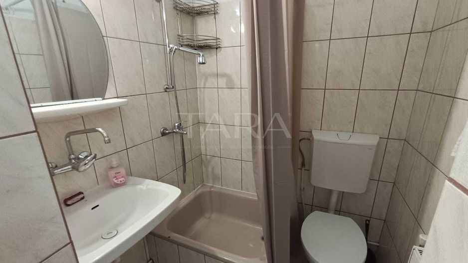 Apartament renovat, curte comună îngrijită, zona Podul Traian. - Poză 6
