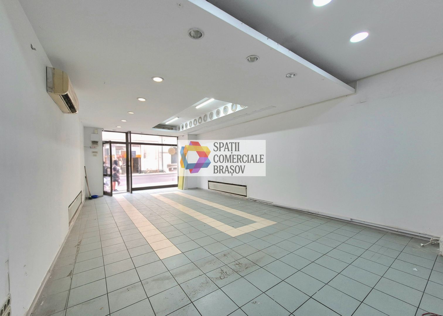 Spatiu comercial ultracentral cu vad- 50 mp - Poză 3