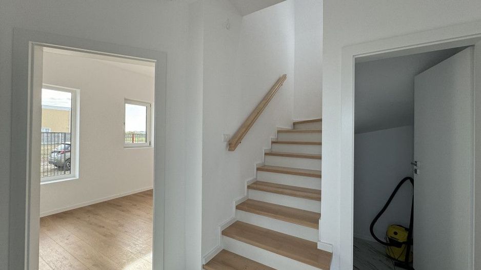 Duplex cu 4 camere si teren generos de 352 mp – Mosnita Noua - Poză 6