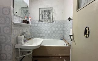 Apartament cu 3 camere de vânzare, în Buhuși - Poză 8