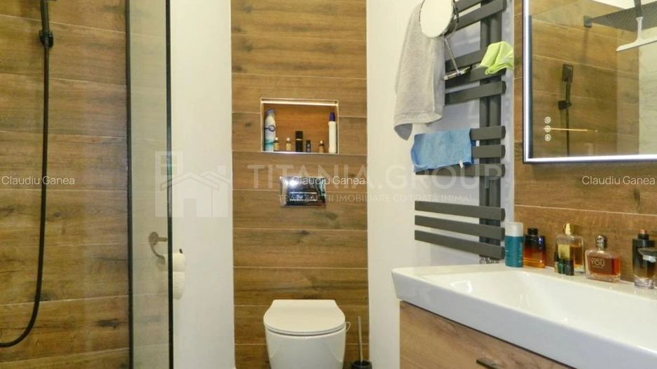 Apartament superb de 4 camere, curte proprie, zona Bartolomeu. - Poză 11