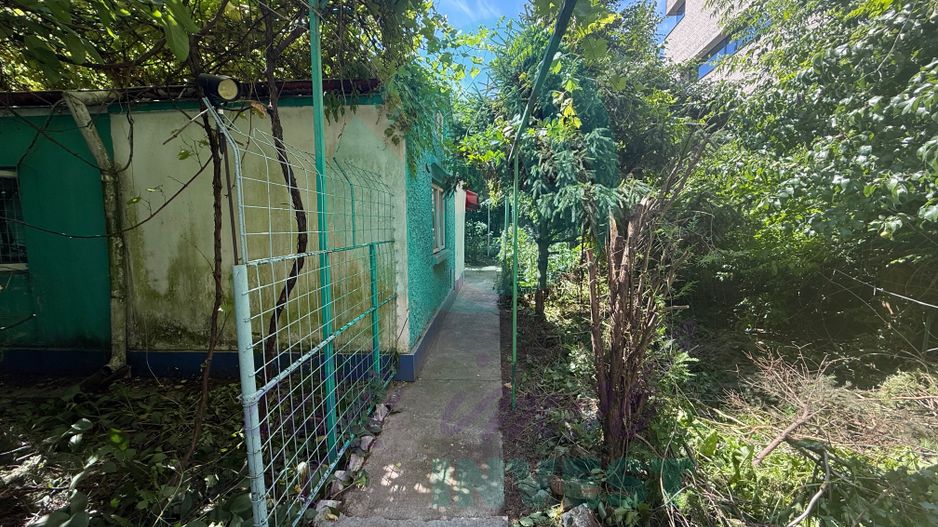 "Casa bunicii" pe un lot de teren de 307 mp - Poză 2