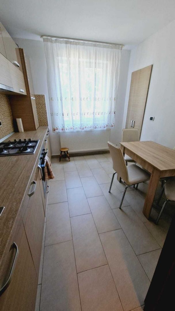 De vânzare apartament 4 camere - Poză 1