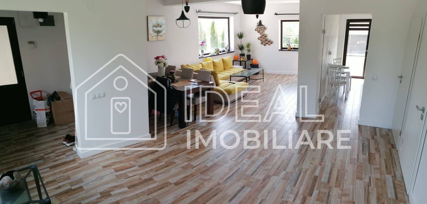 Casa moderna cu 4 camere, La  CHEIE in Poplaca - Poză 15