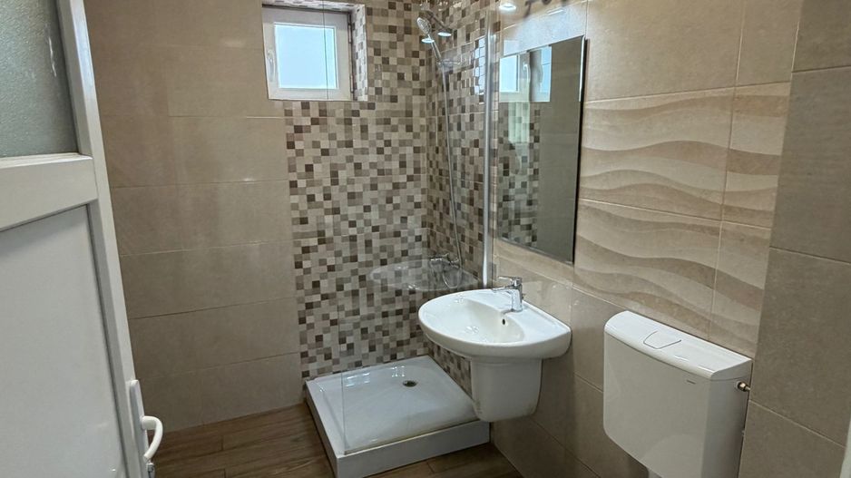 Clădire Multifuncțională 800 mp | Renovată 2024 | Ideală pentru Clinică, Birouri - Poză 17