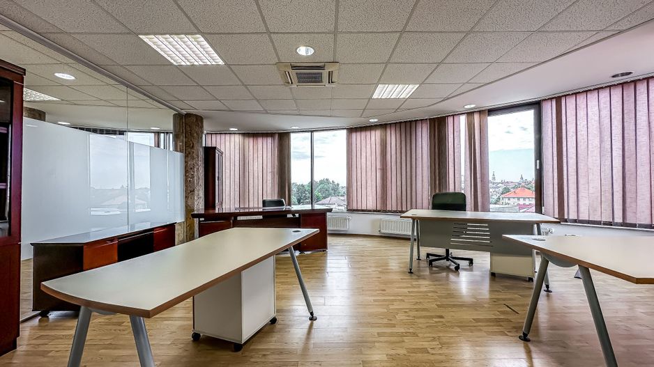 Închiriere spațiu de birouri premium în centru Arad - Poză 1