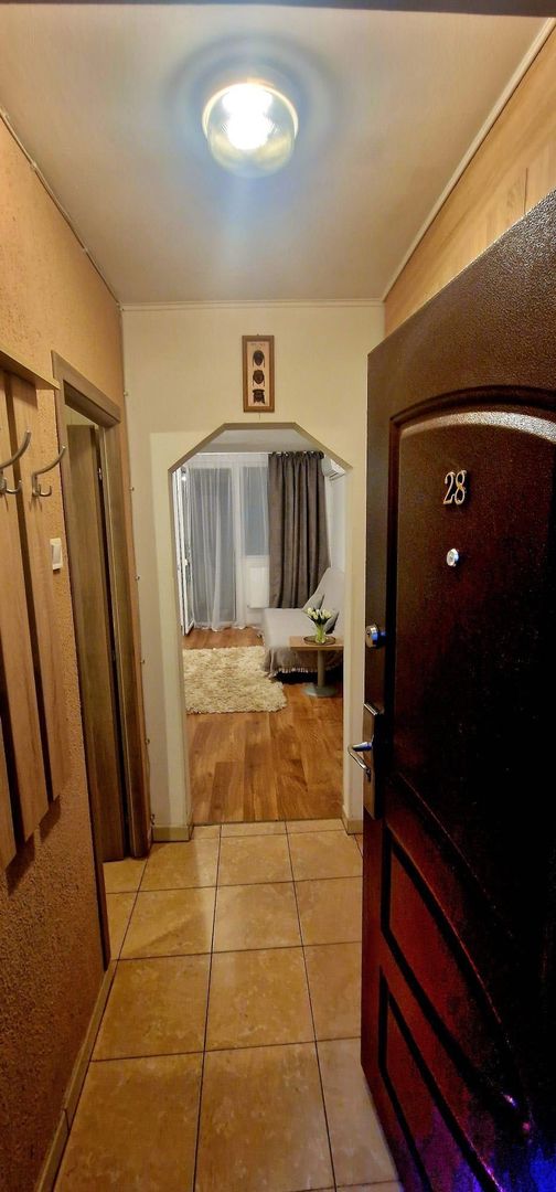 Garsonieră modernă, etaj 2, AC, 5 min metrou Titan - Poză 3