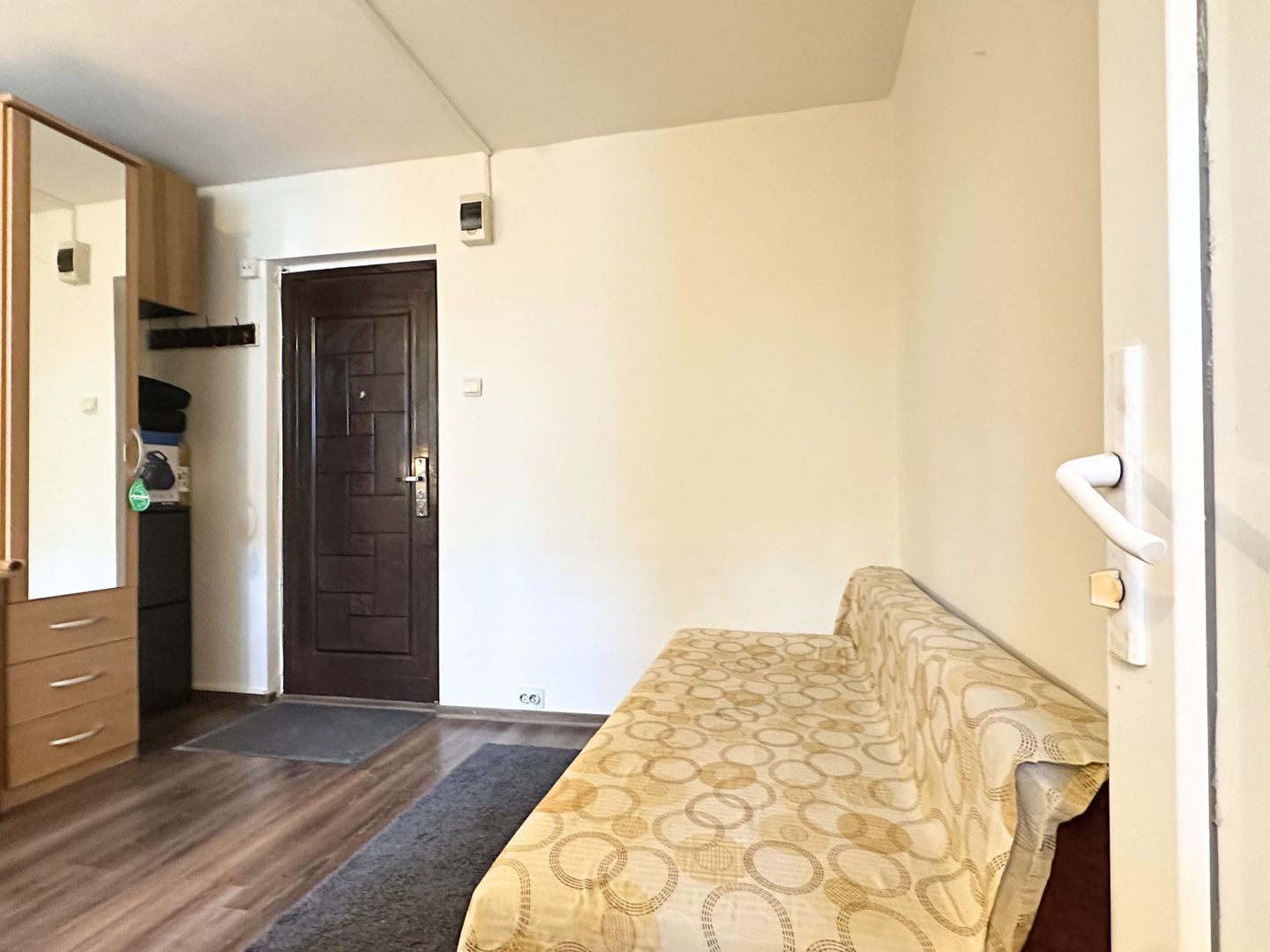 Ofer spre închiriere garsonieră situată la doar 2 minute metrou Jiului - Poză 5