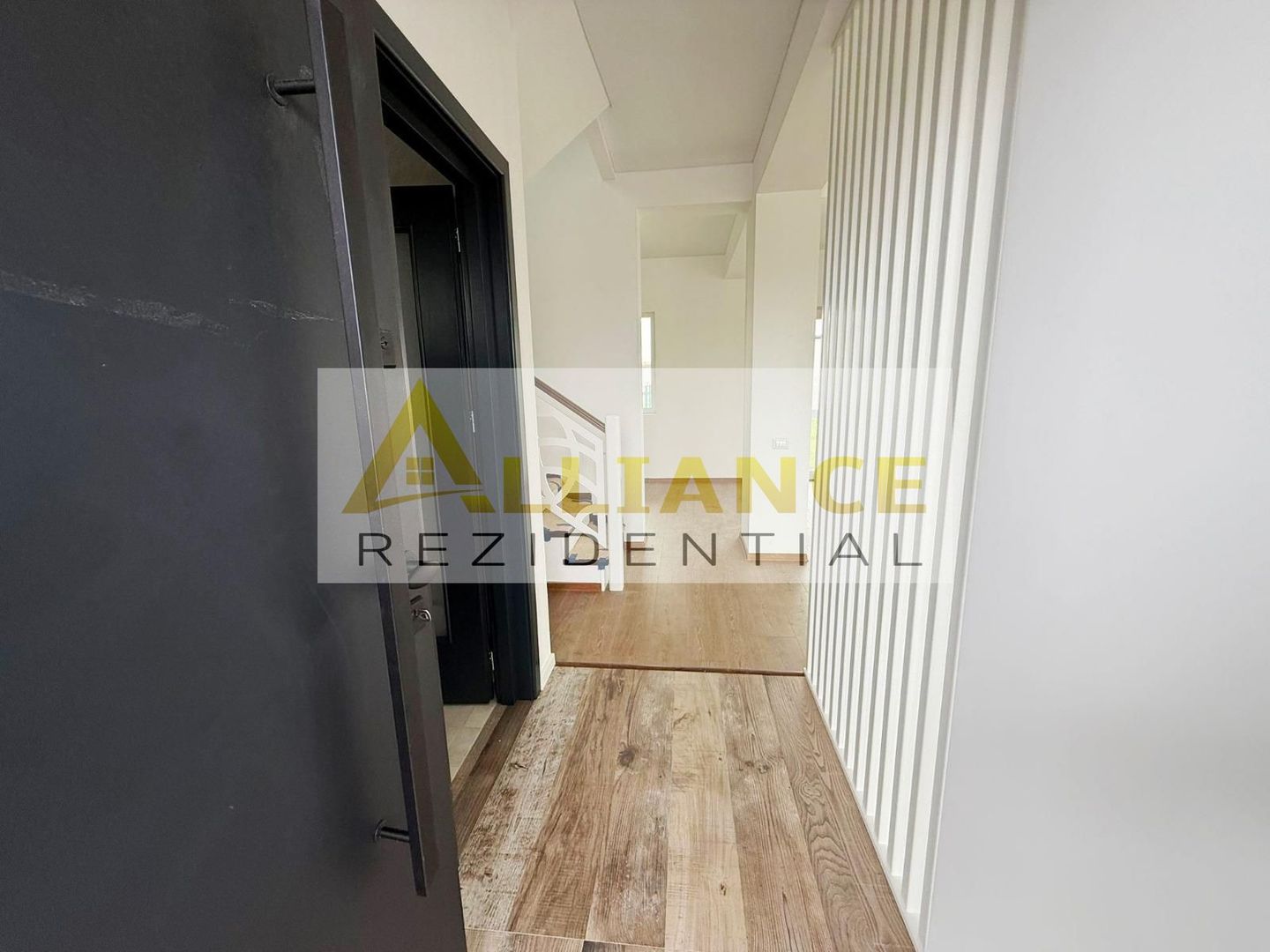 Vila cu 4 camere în ansamblu rezidential exclusiv - Comuna Berceni - Poză 8
