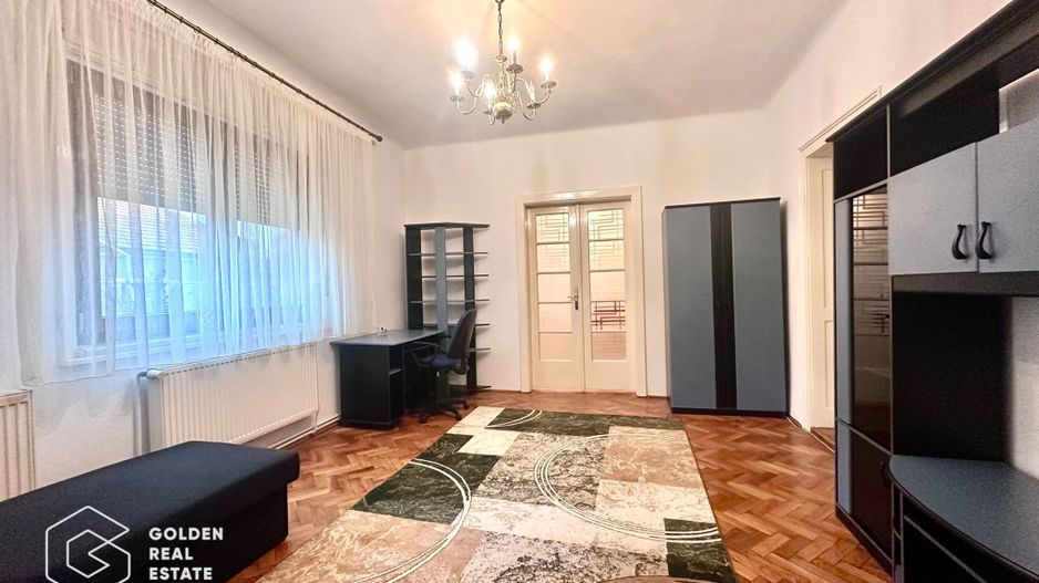 Casa centrala cu 3 camere, curte privata și gradina - Poză 1