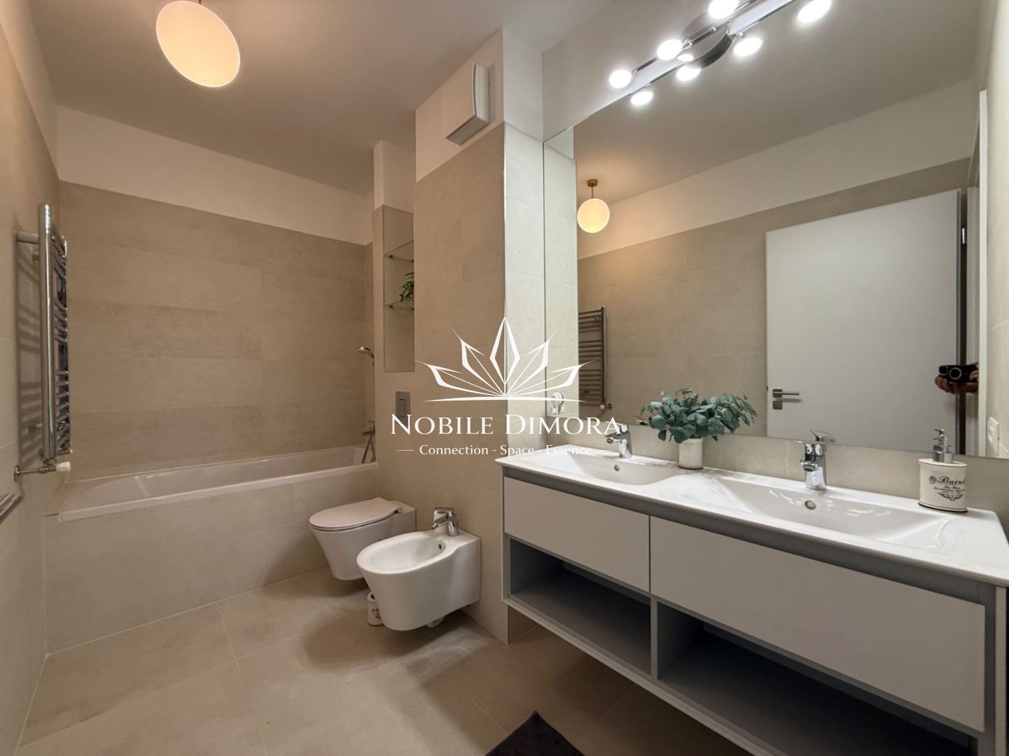 ISHO - Apartament cu 4 camere de lux, 2 bai, 2 balcoane, parcare privata - Poză 20
