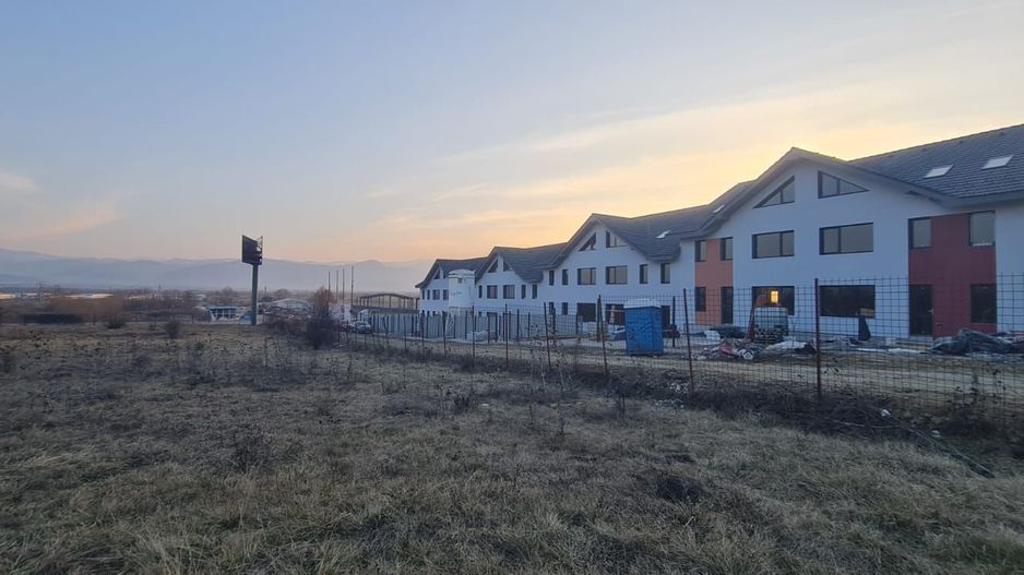 Casa de vânzare tip înșiruita la intrare in Cristian - Poză 7