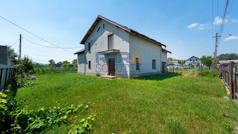 Casă din 2010 (3 dormitoare, două băi și garaj) - Poză 1