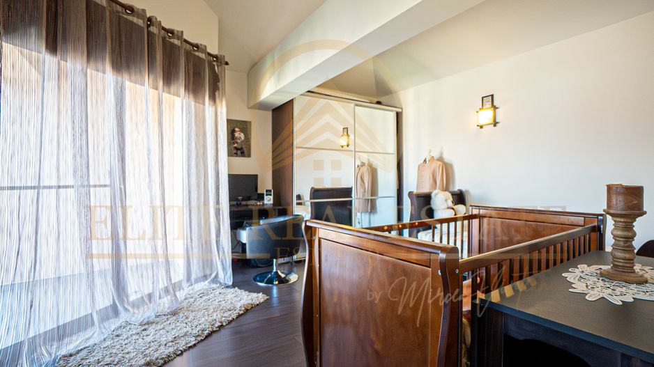 Casa De Vanzare in Palazu Mare - Teren de 455 mp cu Piscina si Garaj - Poză 32