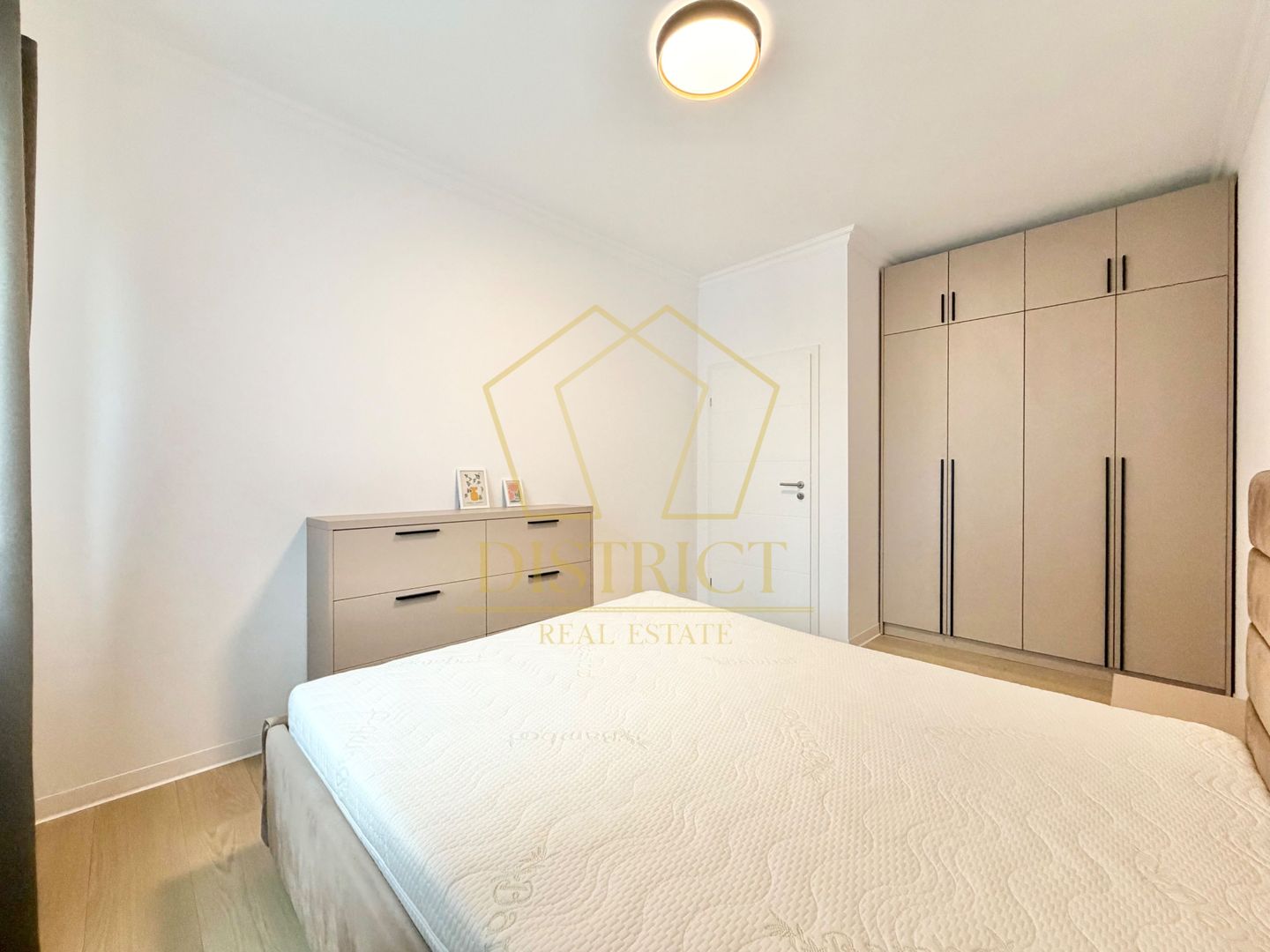 Apartament cu 2 camere mobilat la etajul 2 in Giroc, zona planetelor la asfalt. - Poză 9