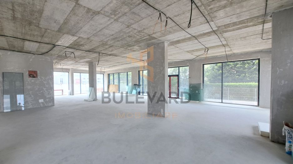 Cladire comerciala situata la drum intens circulat, 1365 mp utili + 20 parcari - Poză 11