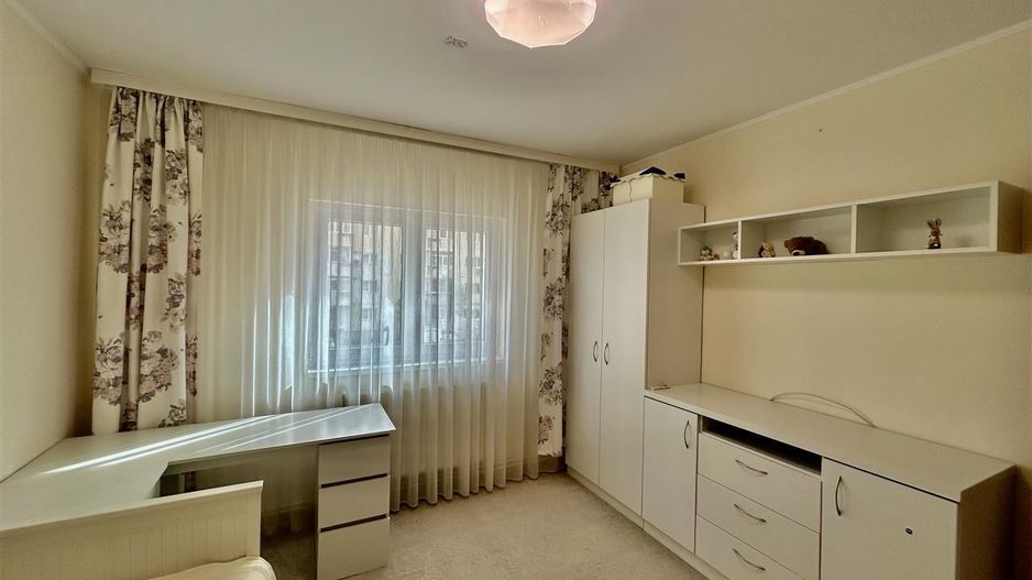 Apartament de închiriat în Sibiu – 3 camere, decomandat, 2 băi, 80 mp - Poză 11