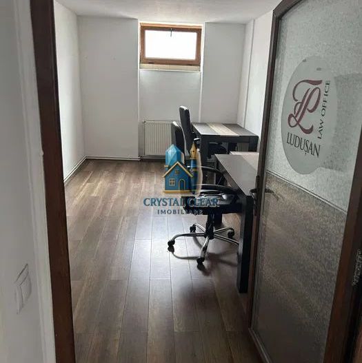 Casă pe 3 nivele, cu 13 camere-zonă centrală, str. Mihail Kogălniceanu - Poză 3