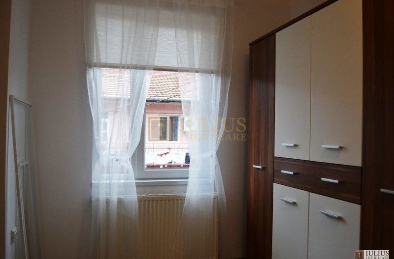 Dormitor inchis + sufragerie deschisa cu bucataria, amenajat si mobilat modern. - Poză 7